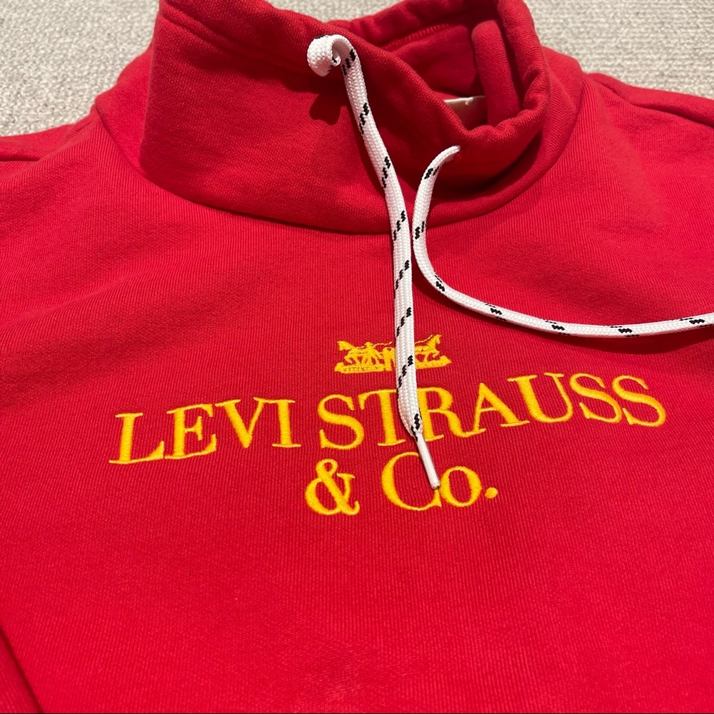 Levi’s Sadie Funnel Neck Sweatshirt in Brilliant Red 90’s Logo (S) - Picture 5 of 6